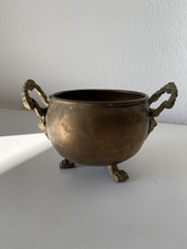 Kleiner antiker Kupferkessel rund kugelförmig mit Löwenfüßen und Löwenhenkeln
