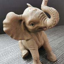 Elefant aus Holz geschnitzt