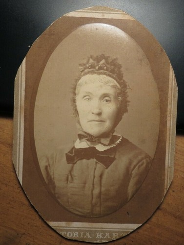 Frau mit haube - -, 1870/80er
