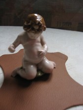 Rar Schöne alte  Porzellanfigur knieender Akt Junge oder Mädchen Vitrinenstück "