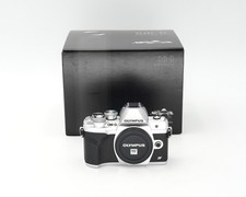 Olympus OM-D E-M10 Mark IV silber Gehäuse Retoure #43245**