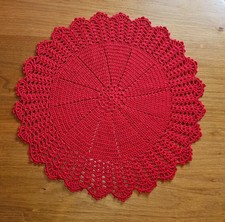 Deckchen, Tischset, rot , handgehäkelte Baumwolle 55cm, Neu