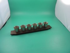 Holzbrett mit 6 kleinen Zinnbecher/ Schnapsbecher