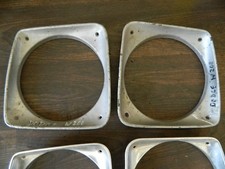 1973-1977 DODGE D200/W200 Military-Pickup 02 Stck Lampenrahmen/Headlight Doors !
