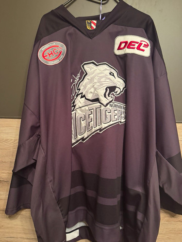 Ice tigers game worn - worn,