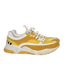 Post Xchange, Trainingsschuhe