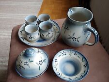 Studiokeramik: Krug mit 6 Bechern, Gebäckteller, Käseglocke, Olivenschale