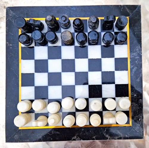 Schachspiel aus stein - schachspiel,