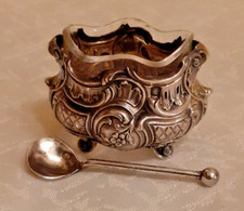 Zierliche antike Saliere mit