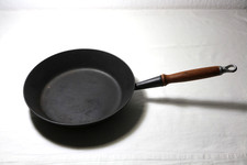 Le Creuset Gusseisen Pfanne 28