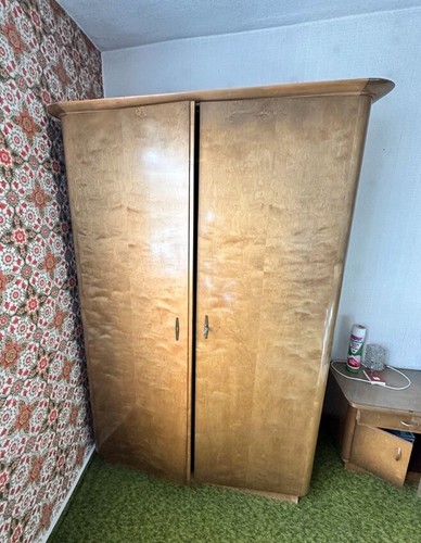 Kleiderschrank
