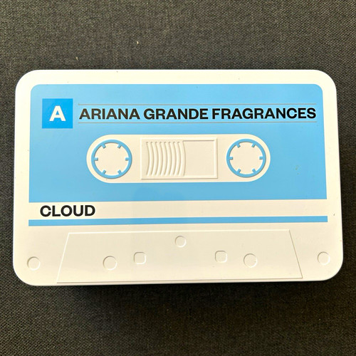 Ariana grande cloud - grande, eau