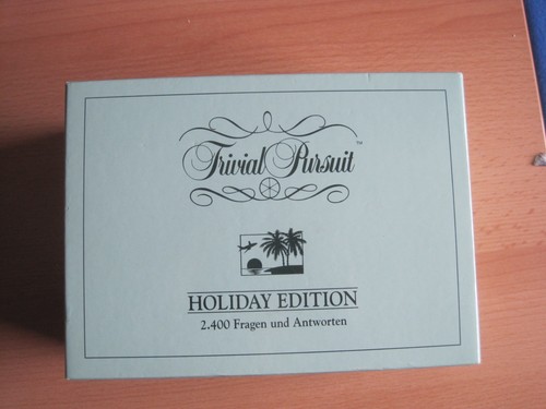 Trivial pursuit holiday - trivial,