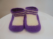 Warme Filz-Hausschuhe Gr. 34/35 in "Lila-Creme",Gefilzt, Handgestricktes UNIKAT
