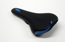 Focus MTB Sattel Schwarz mit blauem Logo 270 mm x 140 mm 320 Gramm NEU