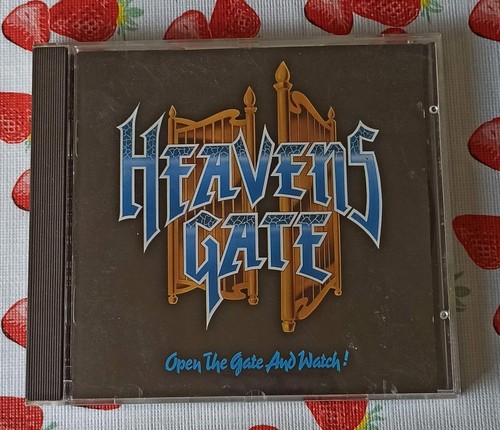 Heavens gate open the - open,