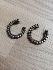 DYRBERG/KERN Creolen mit  farbigen Steinen durchsetzt,  neuwertig, 2,5 cm