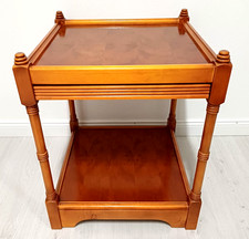 Quadratischer Lampentisch