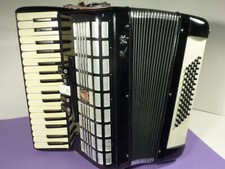 (A278) Akkordeon Parrot, 60 Bässe,  5 Diskant-Klangreg., gestimmt, Zustand: gut!