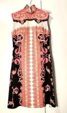 Kleid, Stehkragen & Gürtel