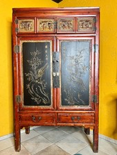 Asiatischer Hochzeitsschrank / Metallbeschläge / Schnitzerei / Holzschrank