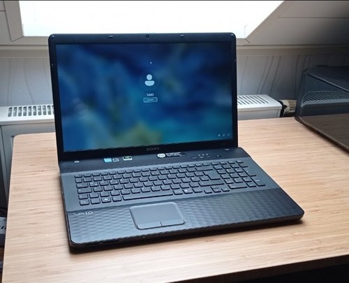 Sony vaio windows - 17.3",