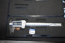 Mitutoyo Digital Messschieber mit HM-Spitzen ABSOLUTE IP67 – 0-150 mm