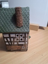 Teelichthaus und Duftlampe