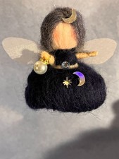Schutzengelchen Nachtfee – handgefertigte nadelgefilzte Fee mit Mond & Stern