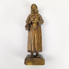 Handgeschnitzte Holzfigur / Volkskunst: Betende Bäuerin / Frau mit Korb