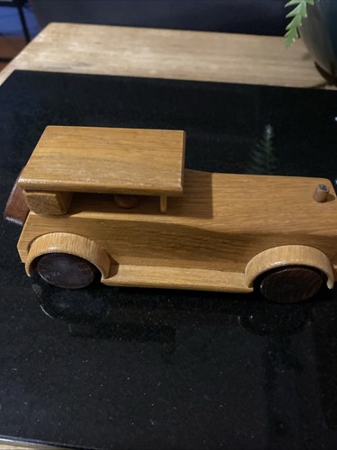 Holzauto oldtimer - holzauto,