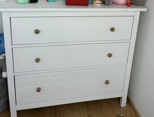 Weißes Holz-Bettgestell mit