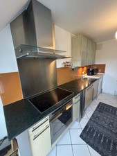 Einbauküche mit Siemens Induktionsherd, Spülmaschine & Granitplatte - gepflegt