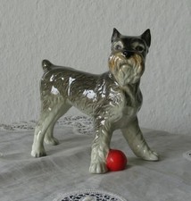 ALTE FIGUR - HUND MIT BALL - SCHNAUZER - PORZELLAN - GOEBEL - 517 - 9 cm x 10 cm
