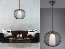 Ausgefallene Hängelampen über Couchtisch, Lampen Industriedesign hinter Sofa