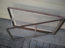 altes Metall Kellerfenster Stallfenster ohne Scheibe mit Gitter 3 teilig 50x82cm