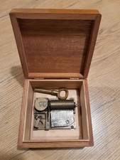 Antike alte Walzenspieluhr in