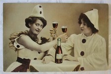 AK Silvester, Sekt anstoßen, zwei Frauen im Pierrot, Clown, Harlekin Kostüm