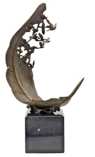 Bronzeskulptur fliegende Feder