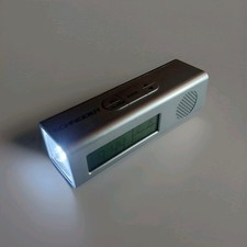 Schneider - Multifunktions Radio Mit Taschenlampe, Uhrzeit, Wecker 3xAA Gebrauch