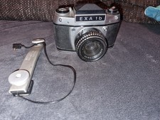  Exa 1B Kamera mit Blitz und Ständer 