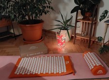 Fast Neu! Akkupressur Matte von SHAKTI in warmen Orange