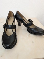 Clarks 1825 Mary Jane Pumps