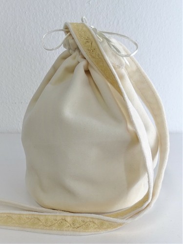 Cremefarbener pompadour beutel - cremefarbener,