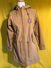 Derbe Softshellmantel, außen