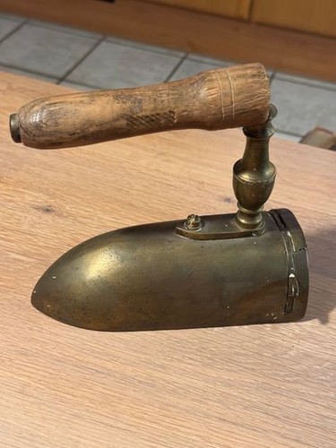 Antikes bügeleisen holzgriff - antikes,
