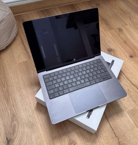 Apple macbook pro - m5,