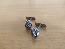 Knotenmanschettenknöpfe