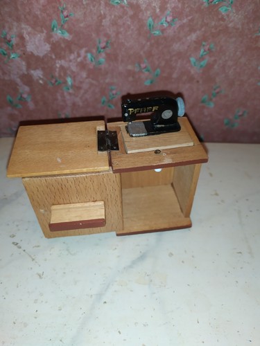 Alter schrank mit pfaff - schrank,