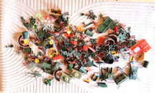 Konvolut von Plastik Soldaten Panzern ... 761 g